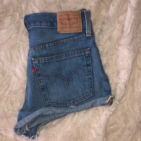 Levi’s Hight Waisted Jean Shorts - Picture 2 of 3